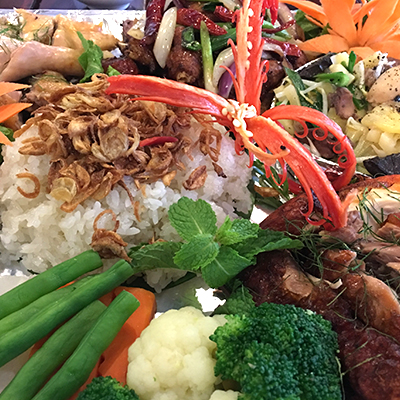 Đặc sản: Gà mẹt đủ món, Gà không lối thoát